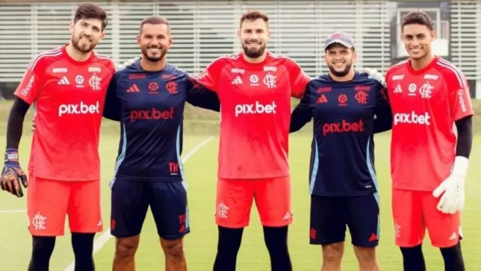 Rossi, Matheus Cunha, goleiros do Flamengo no Ninho do Urubu