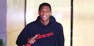 Gonzalo Plata do Flamengo a caminho dos EUA para o Mundial de Clubes 2025
