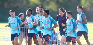 Jogadores do Flamengo em treino no CT em Orlando