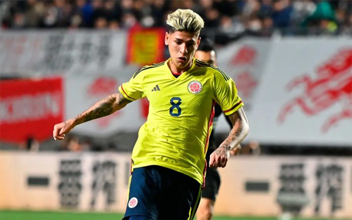 Jorge Carrascal em campo pela Seleção da Colômbia