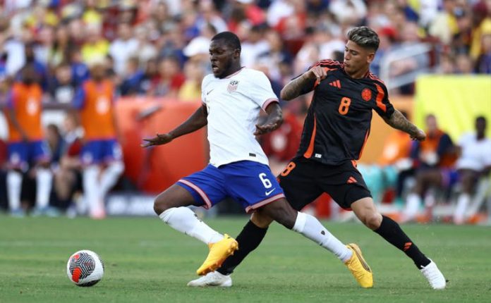 Jorge Carrascal em campo pela Seleção da Colômbia