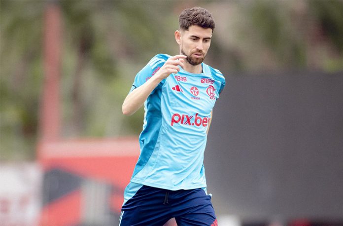 Jorginho em treino do Flamengo no Ninho do Urubu