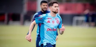 Jorginho em treino do Flamengo no Ninho do Urubu