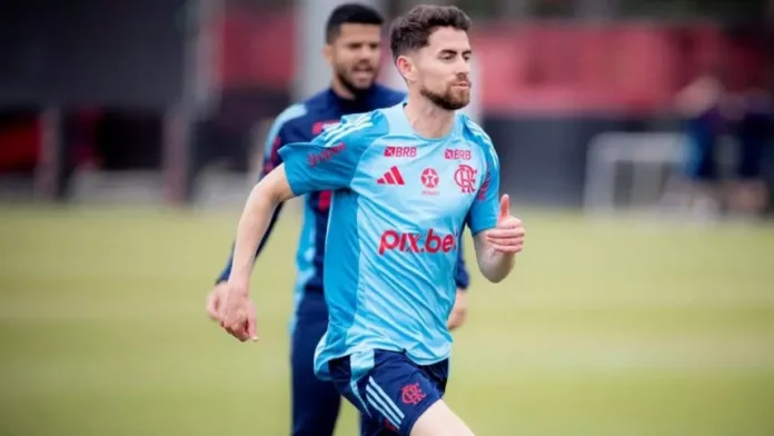 Jorginho em treino do Flamengo no Ninho do Urubu