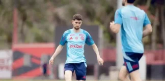Jorginho em treino do Flamengo no Ninho do Urubu