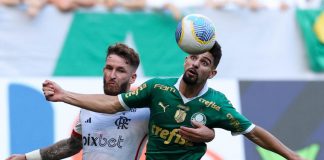 Léo Pereira e Flaco López em campo no jogo entre Flamengo x Palmeiras