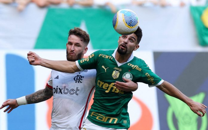 Léo Pereira e Flaco López em campo no jogo entre Flamengo x Palmeiras