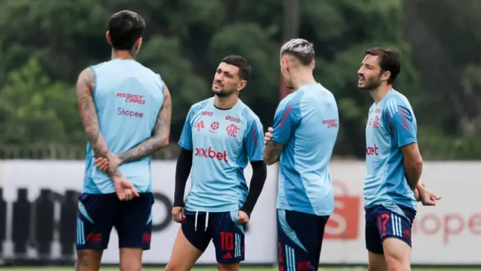 Pulgar, Arrascaeta, Varela e Viña no Ninho do Urubu