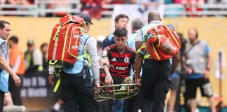 Pulgar saiu de maca na partida entre Flamengo x Bayern de Munique