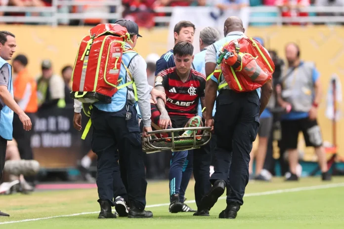 Pulgar saiu de maca na partida entre Flamengo x Bayern de Munique