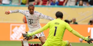 Sané tenta passar pelo goleiro Rossi, na derrota do Flamengo para o Bayern pelo Mundial de Clubes