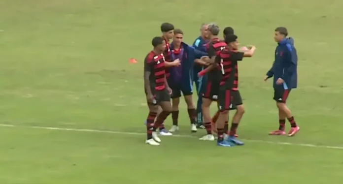Jogadores do Flamengo comemoram mais um gol na goleada contra o São Cristóvão na Gávea