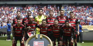 Time do Flamengo posa pra foto antes do jogo contra o Chelsea