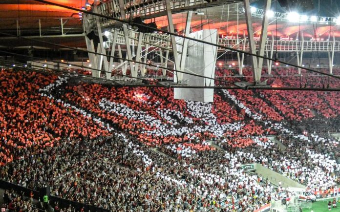 Mosaico da Torcida do Flamengo no Maracanã