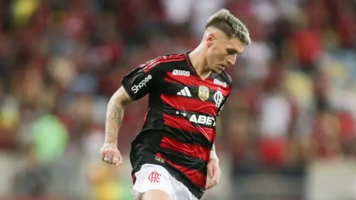 Varela em campo pelo Flamengo contra o Fortaleza