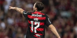 Matías Viña em campo pelo Flamengo contra o Fortaleza