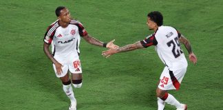 Wallace Yan comemora o gol de empate do Flamengo contra o Los Angeles
