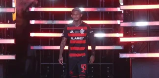 Wesley entrando em campo para enfrentar o Chelsea. Foto: Gilvan de Souza / Flamengo