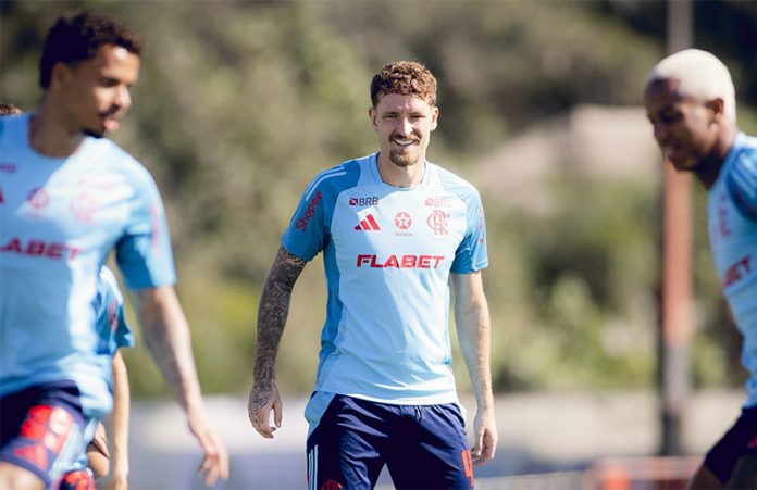 Léo Pereira em treino do Flamengo no Ninho do Urubu