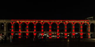 Arcos da Lapa pintado com as cores do Flamengo para lançamento da camisa 3