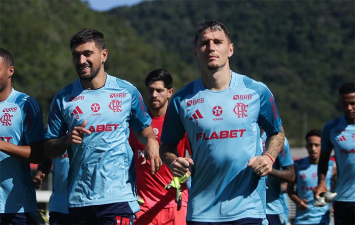 Jogadores do Flamengo em treino no Ninho do Urubu