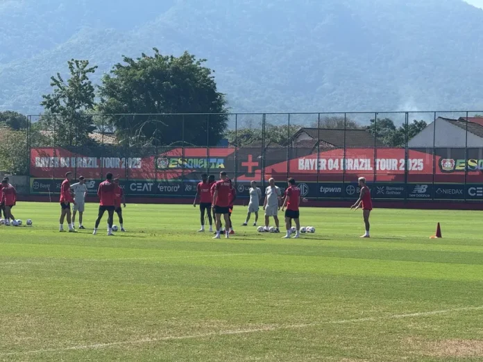 Bayer Leverkusen treina no Ninho do Urubu
