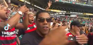 Berrío na arquibancada torcendo para o Flamengo contra o Bayern de Munique