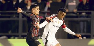 Bruno Henrique em campo pelo Flamengo contra o Bragantino