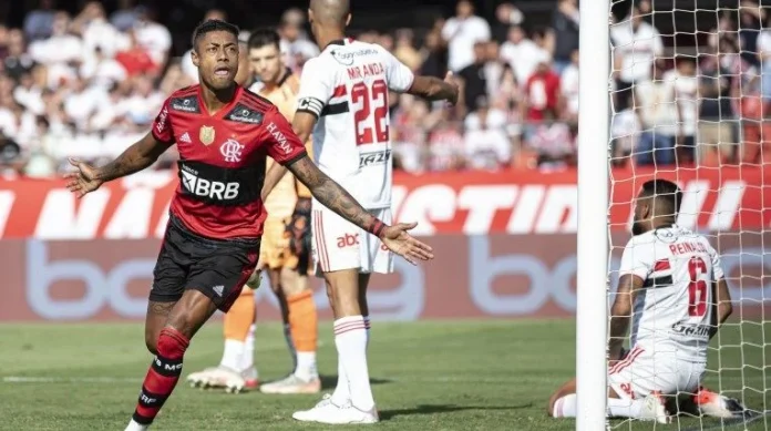 Bruno Henrique marca para o Flamengo contra o São Paulo em 2021