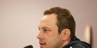 Bruno Pivetti em entrevista coletiva no Ninho do Urubu