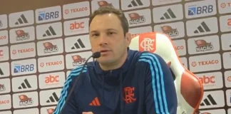 Bruno Pivetti em entrevista coletiva no Ninho do Urubu