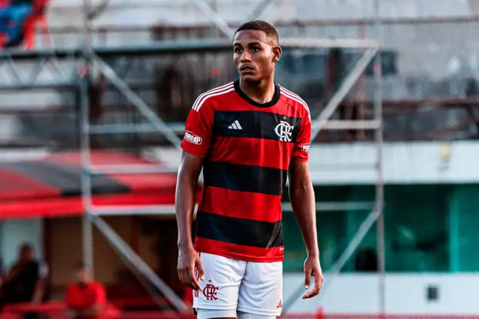 Darlan em campo pelo Flamengo sub-20