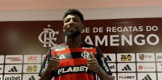 Emerson Royal em sua apresentação no Flamengo