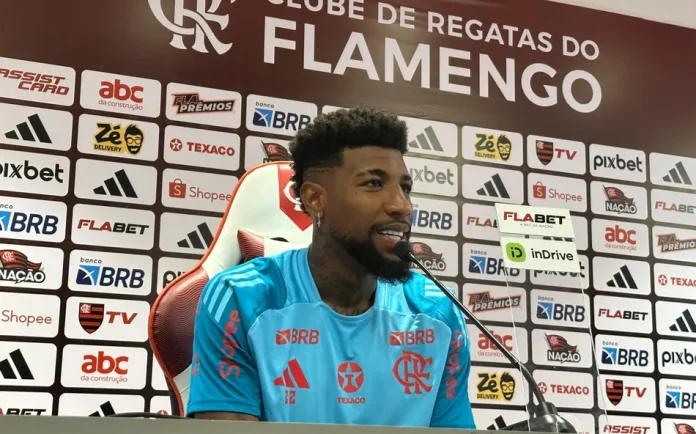 Emerson Royal em entrevista coletiva de sua apresentação no Flamengo