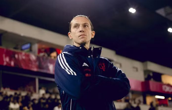 O técnico Filipe Luís em campo pelo Flamengo contra o Bragantino