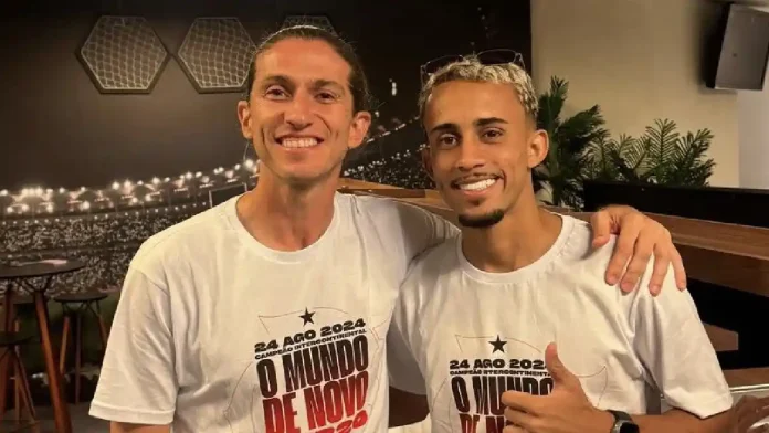 Filipe Luís e Matheus Gonçalves na conquista do Mundial sub-20 do Flamengo
