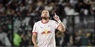 Isidro Pitta em campo pelo Bragantino