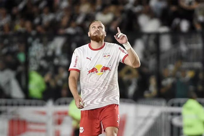 Isidro Pitta em campo pelo Bragantino