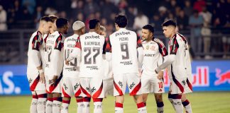 Jogadores do Flamengo antes da vitória sobre o Bragantino