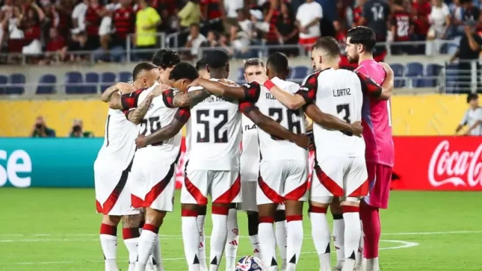 Jogadores do Flamengo antes do jogo contra o Los Angeles no Mundial 2025
