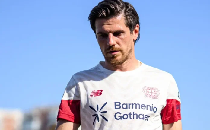Meia Jonas Hofmann do Bayer Leverkkusen