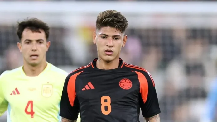 Jorge Carrascal em campo pela Seleção da Colômbia