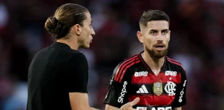 Filipe Luís e Jorginho no jogo entre Flamengo e São Paulo