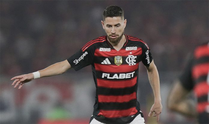 Jorginho em campo pelo Flamengo contra o Atlético-MG