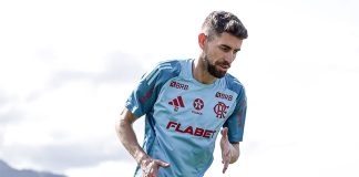 Jorginho em treino do Flamengo no Ninho do Urubu