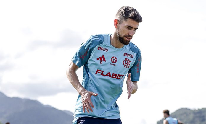 Jorginho em treino do Flamengo no Ninho do Urubu