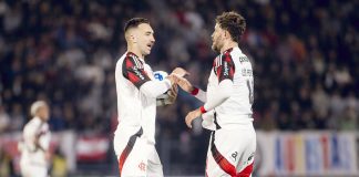 Léo Ortiz e Léo Pereira em campo pelo Flamengo contra o Bragantino