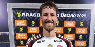 Léo Pereira foi eleito o craque do jogo em Bragança Paulista