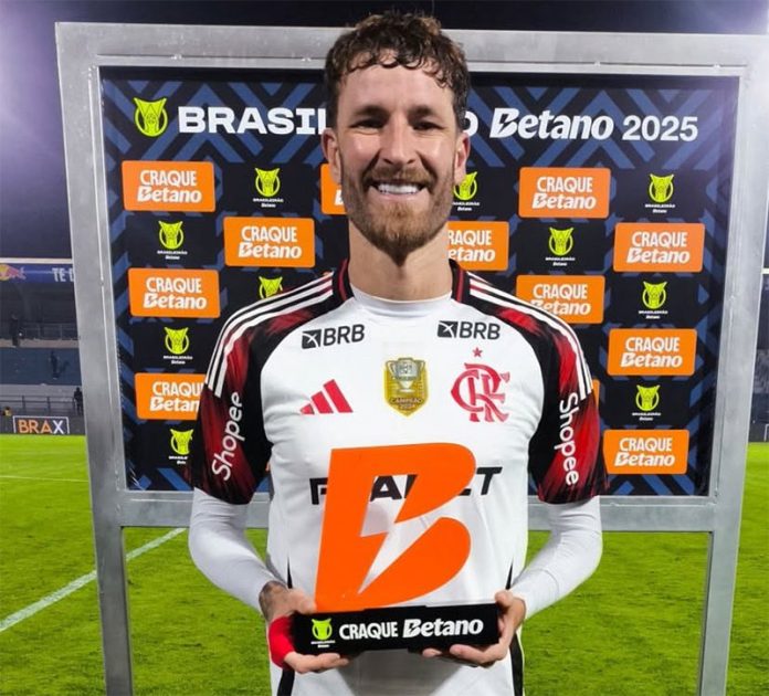 Léo Pereira foi eleito o craque do jogo em Bragança Paulista