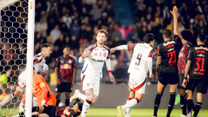 Léo Pereira marca para o Flamengo contra o Bragantino